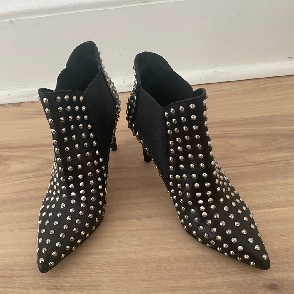 🖤SAINT LAURENT🖤
Studded Ankle Bootie size 6